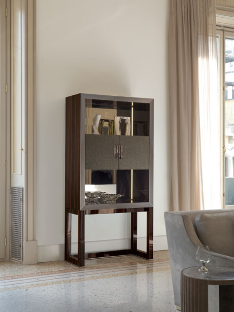 LONGI ORWELL TALL CABINET展示柜.jpg