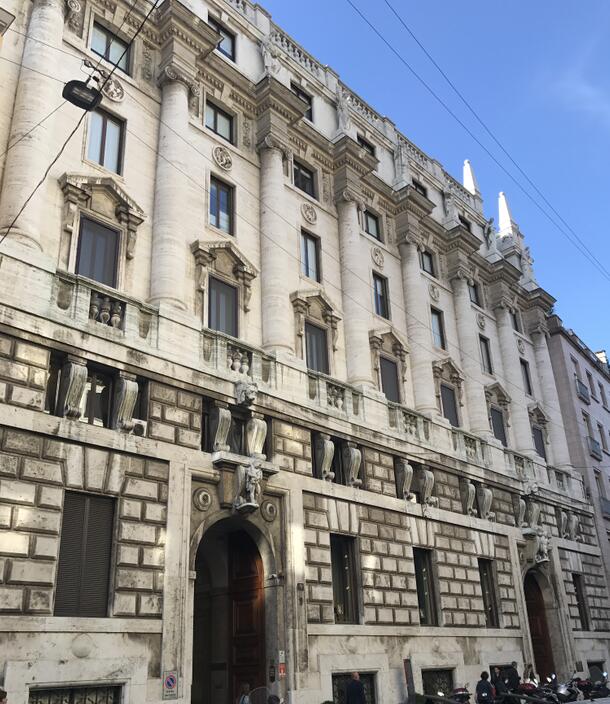 意俱遠赴米蘭：攜手米蘭同事展現(xiàn)意式家具獨特風情