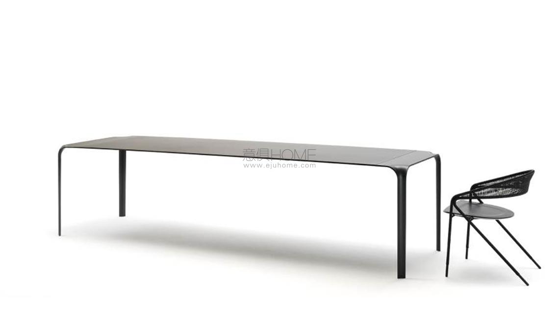 Brasilia 長(zhǎng)餐桌