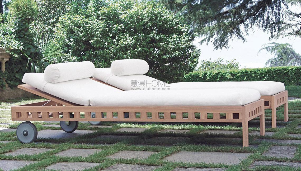 SQUARE LETTINI E PANCHE 戶外沙發