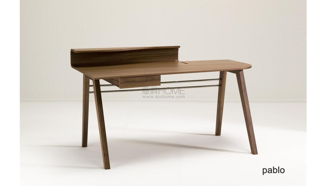 Pablo書桌