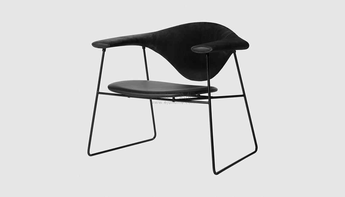 Masculo Lounge Chair - Fully Upholstered - Sledge base椅子