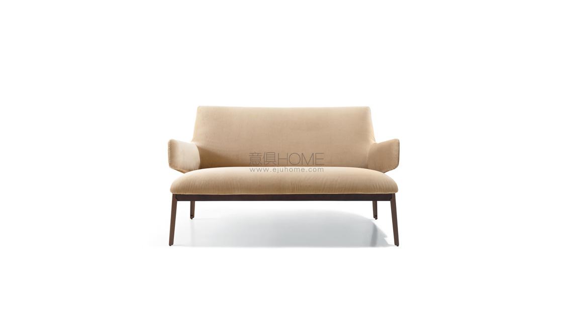 HUG LOVE SEAT LOW VERSION沙發(fā)
