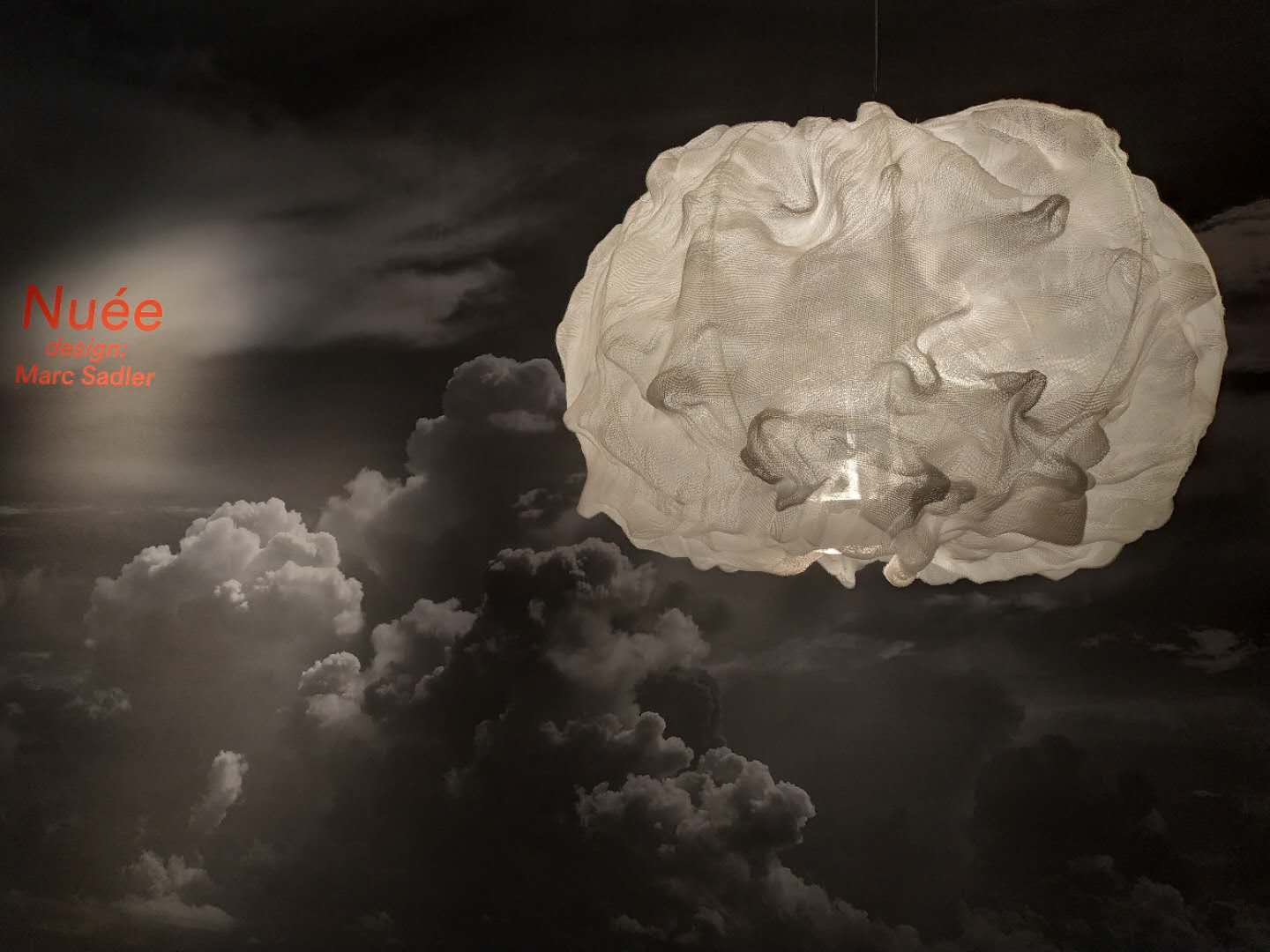 快接近尾聲的米蘭展，燈光照亮了我的視線