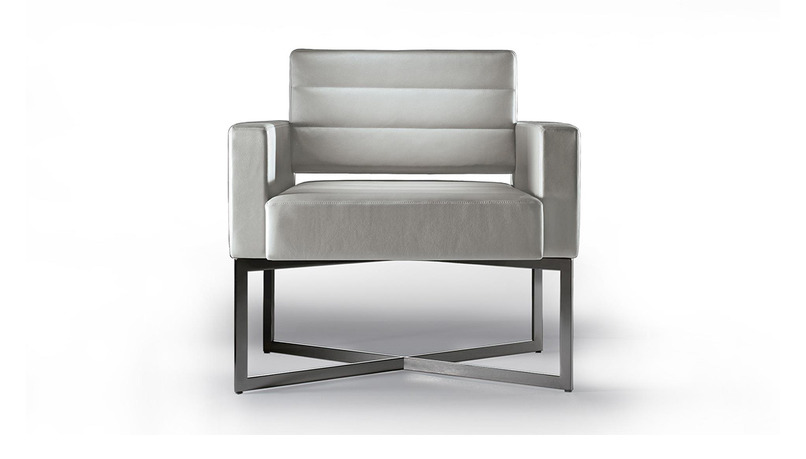 MALERBAPoltroncina con base in metallo Black & More扶手椅