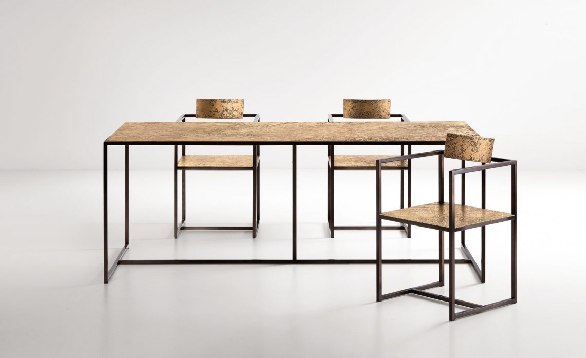 DE CASTELLIRIVIERA長餐桌