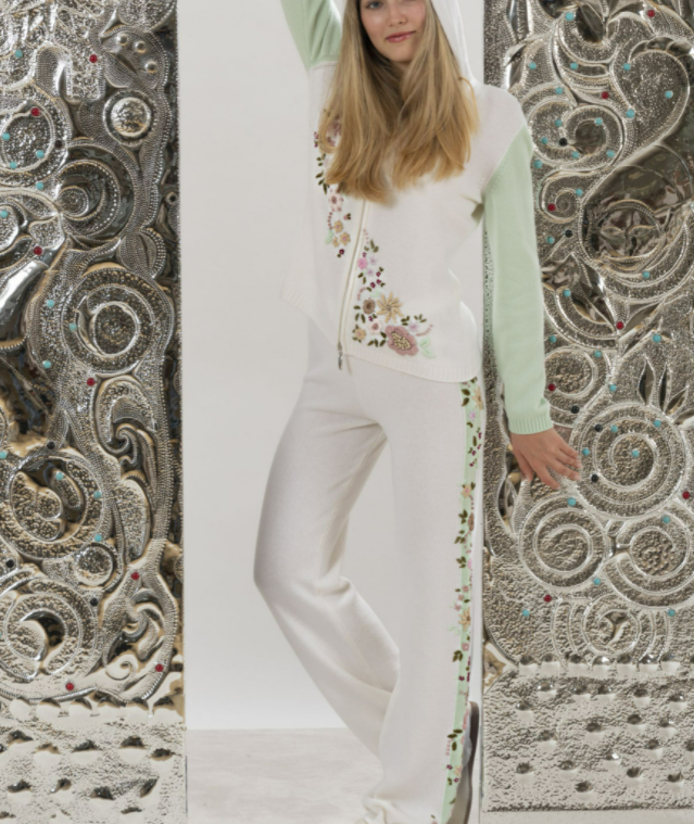 MAISON CLAIREMODELLO CASHMERE con ricamo a mano洗浴用品