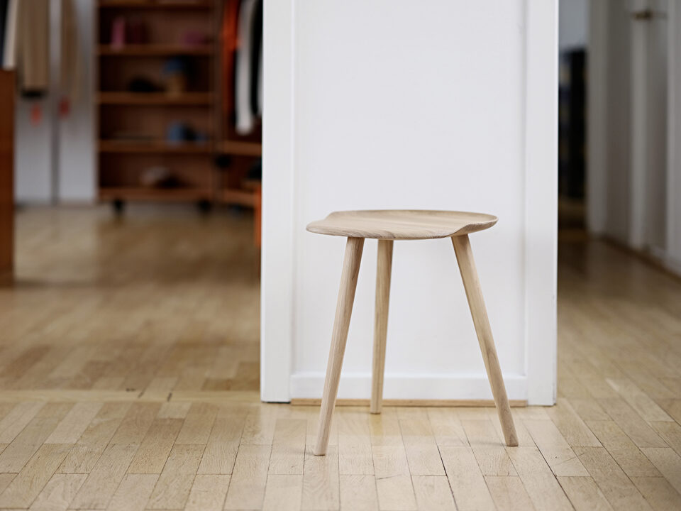 ONECOLLECTIONaKANDE STOOL 3 LEGS.休閑椅